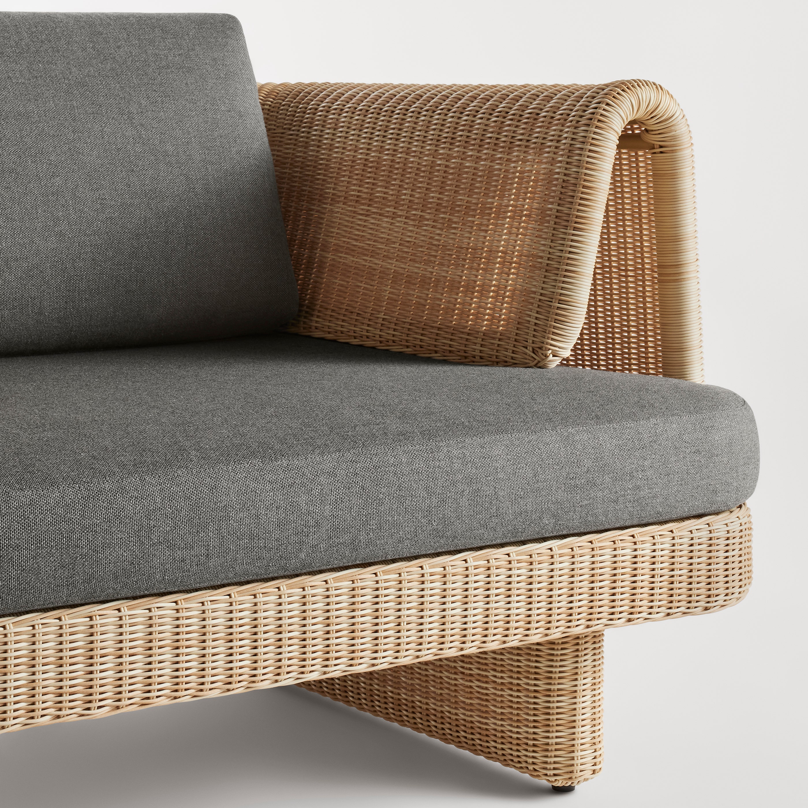 Loophole Outdoor Lounge Chair