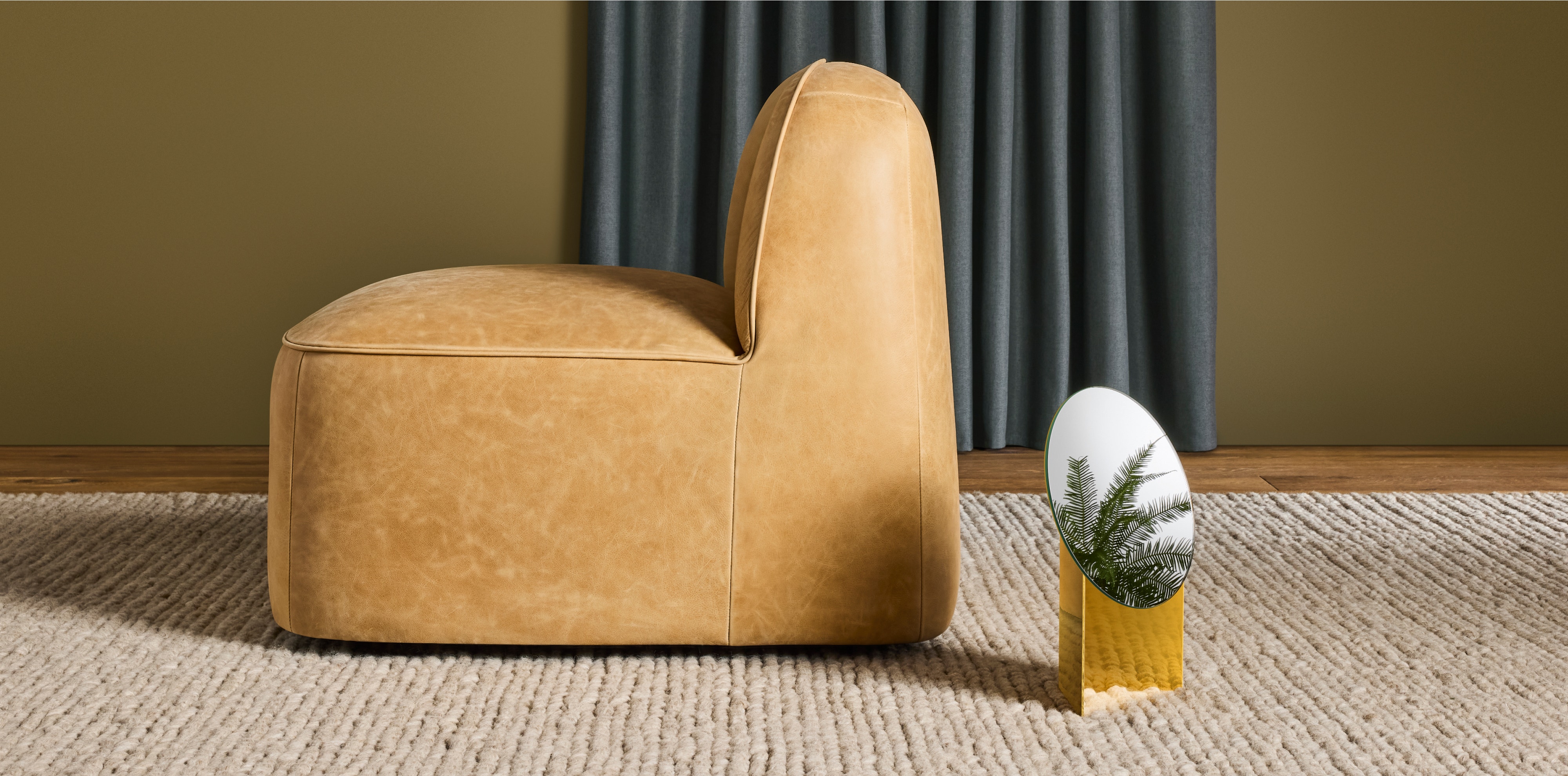 Looksee Swivel Lounge Chair
